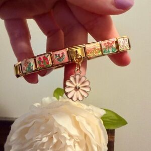 Floral vintage Inspired Italian Charm Bracelet with Dangle Daisy Charm